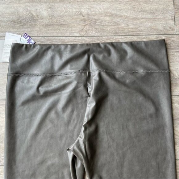 NWT 7 For  All Mankind Faux Leather Legging - Picture 9 of 12
